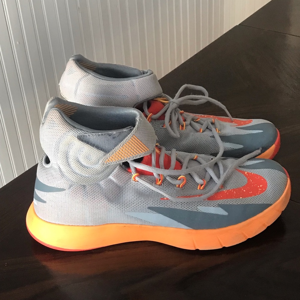 Men’s Nike Zoom basketball shoes-size 9.5